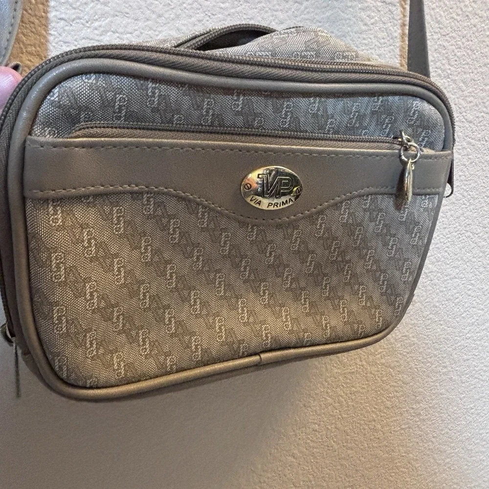 Vintage Via Prima Tan Crossbody Purse Handbag Bag Leather Zipper Pockets Clean - Picture 13 of 13